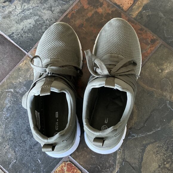 Feather Light Running Shoes, size 7, khaki color - Picture 3 of 5